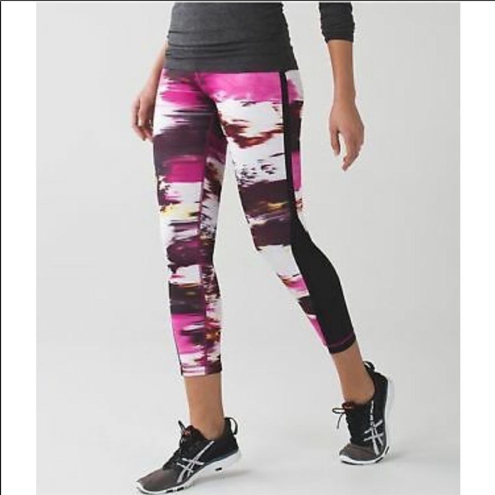 Lululemon Pace Tight 25”, Full on Luxtreme Size 6